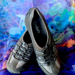 SKECHERS. Slip on shoes